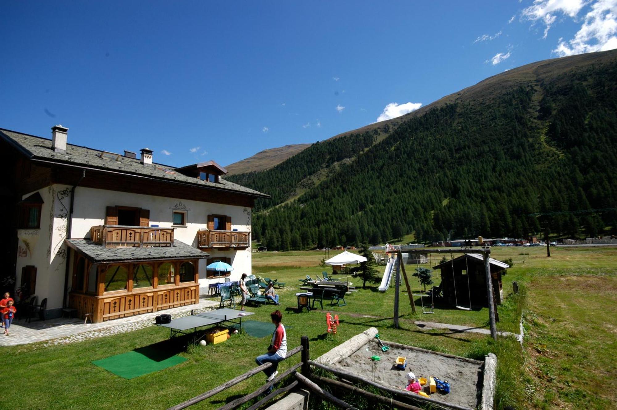 Art Apartments Casa Lapis Ливиньо Екстериор снимка